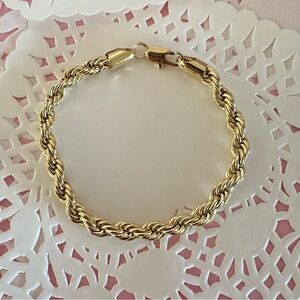 Elegant 18K Gold Twist Bracelet Size 7 NEW Unisex